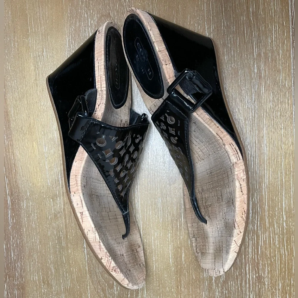 Coach Brookk Black Patent Leather Cork Wedge Sandals Signature Logo Size 7.5B